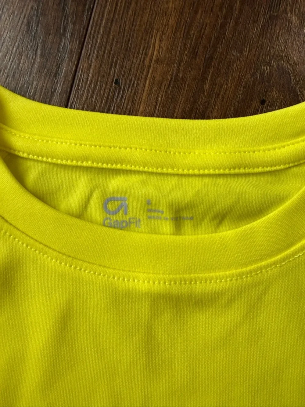 Gap Kids Gapfit Moisture-Wicking Short Sleeve Shirt, Bright Yellow Size Small